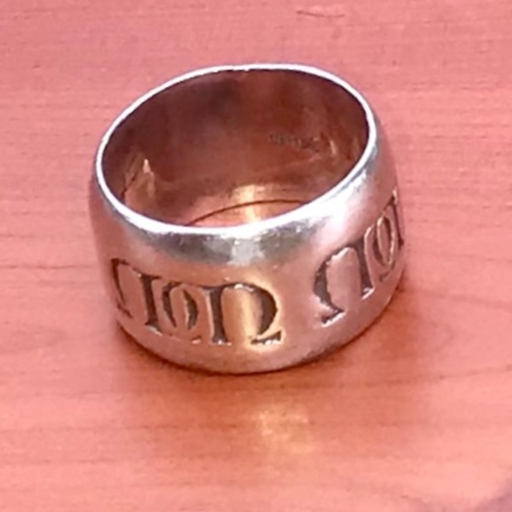 ISO Mignon Faget Millennium Ring sizes 6 to 7.5